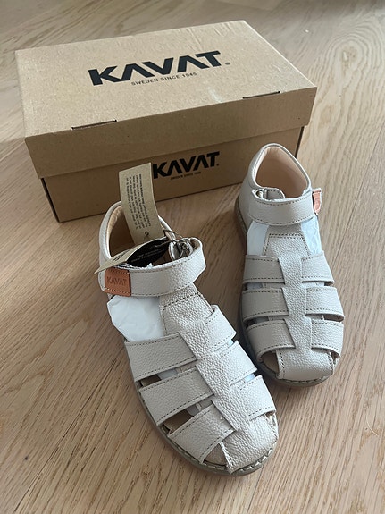 Uudet Kavat nahkasandaalit koko 33