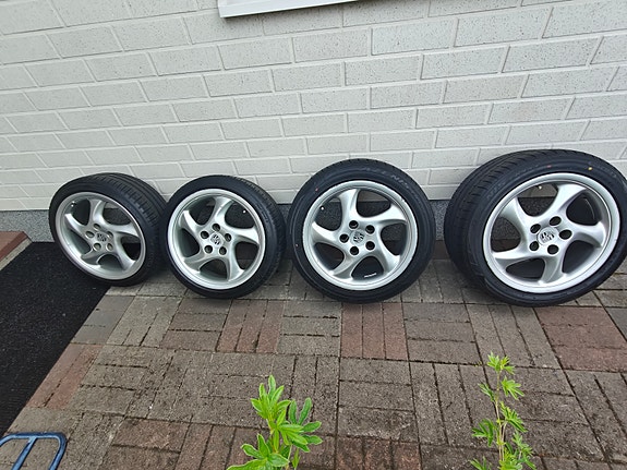 Porsche Cup3 vanteet ja renkaat 18"