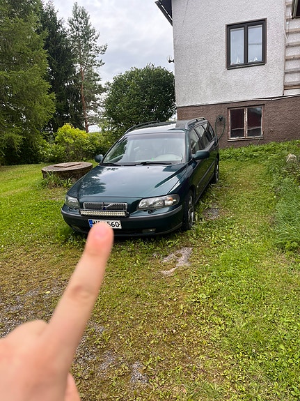 Volvo v70 2.4T bensa 2000vm osiksi