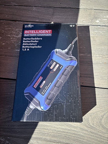 Biltema Intelligent Battery Charger 12V 1,5A akkulaturi