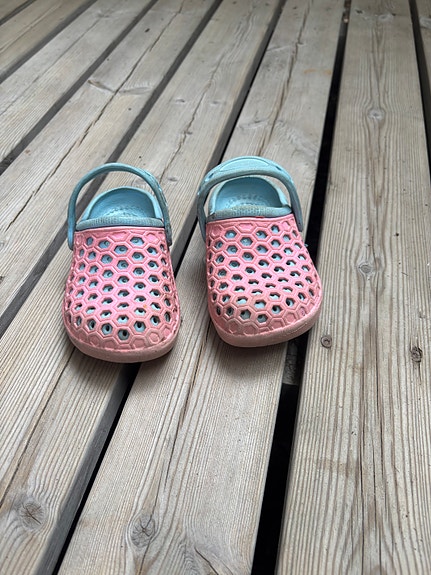 Lasten Crocs-tyyppiset kengät, 24