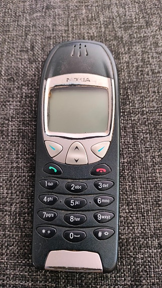 Nokia 6210 matkapuhelin
