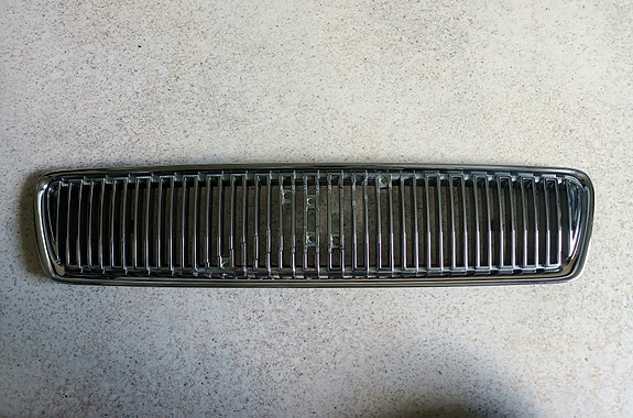 Volvo S/V40 96-00 OEM krominen etusäleikkö / maski