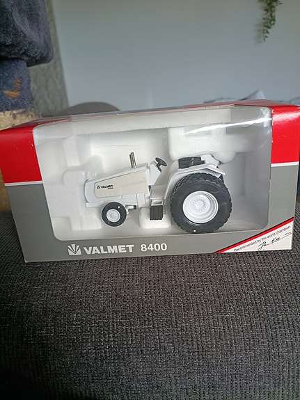 Valmet 8400 pienoismalli