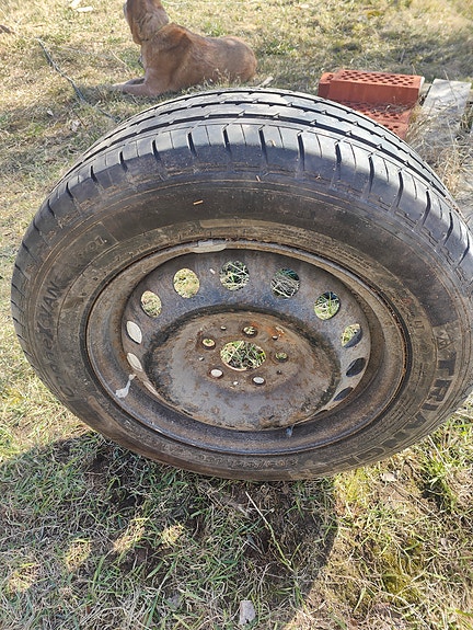 Viton renkaat
205/65 R16 triangle pelti vanteilla