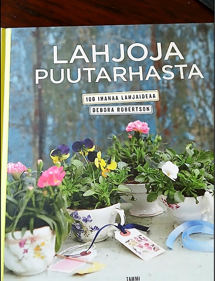 Lahjoja puutarhasta -kirja