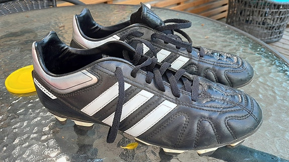 Adidas Puntero nappikset