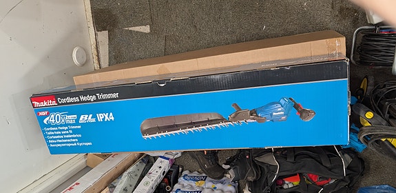 Makita UH014GZ pensasleikkuri