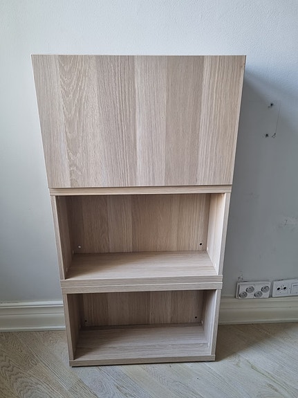 VARATTU IKEA Bestå kaappi hyllyillä vaalea tammi