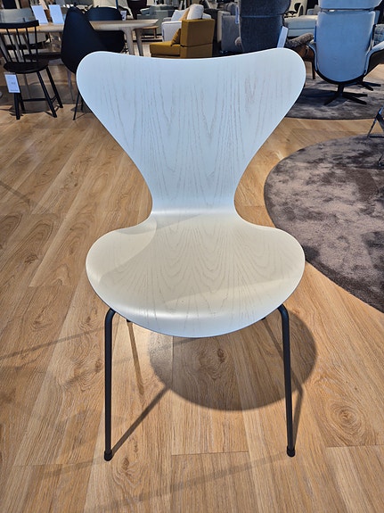 Fritz Hansen 3107 Seiska-tuoli
