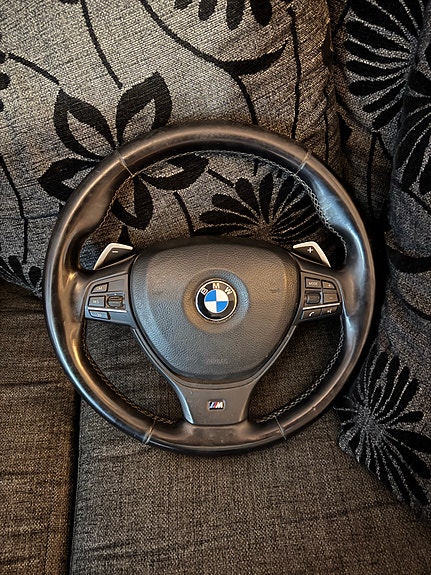 BMW F10/F11 M-Sport nahkainen monitoimiratti