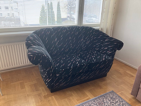 Kahdenistuttava sohva