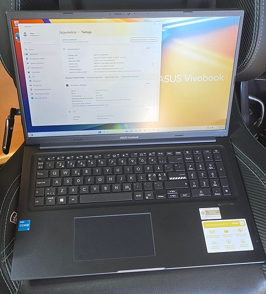 Asus vivobook 1704Z, i3-1215, 8Gb, 250Gb ssd, win11, 17"