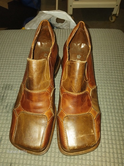 Myydään vintage nahkakengät 37 55e