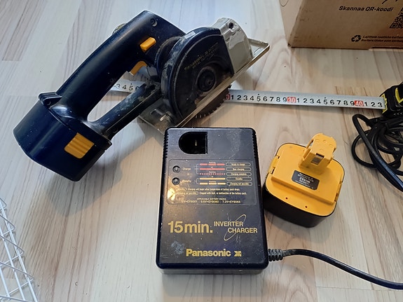 Panasonic Cordless Metal Cutter EY3501 laturi 2 akkua