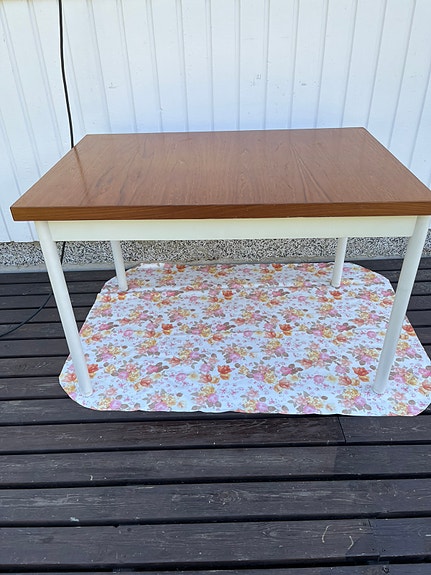 Ruokapöytä jatkopalalla leveys 110cm + 50cm