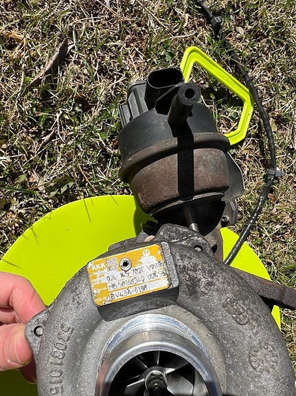 Myydään Turbo BV43A-0138 (Audi 2.0 TDI) 03L145702E V288