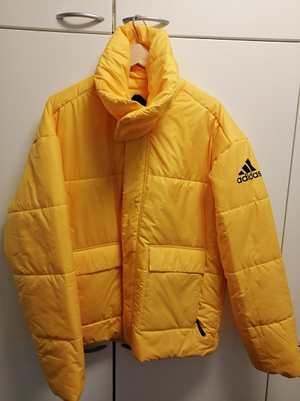 Adidas kevyttoppatakki  koko L, käyttämätön