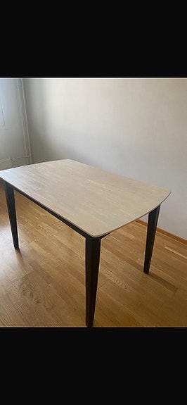 Neljän hengen pöytä/ruokapöytä