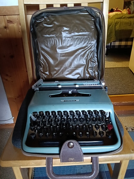 Olivetti Lettera 22 kirjoituskone