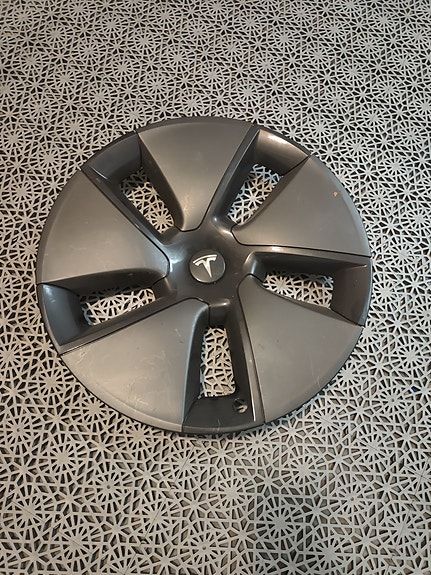 Tesla M3 pölykapseli