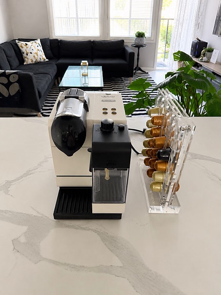 De’Longhi Nespresso Lattissima kapselikeitin + kapseliteline