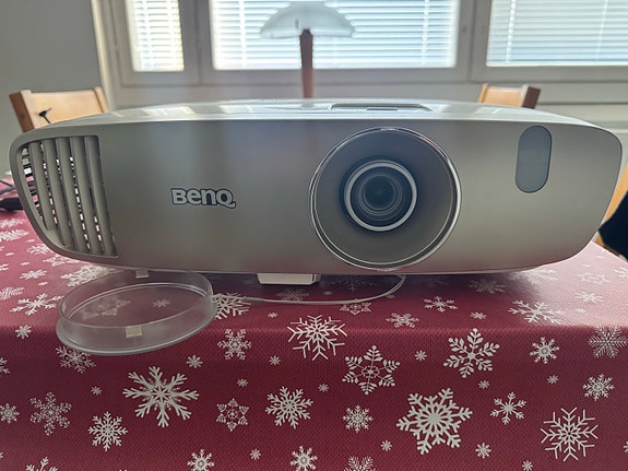 BenQ W2000 projektori