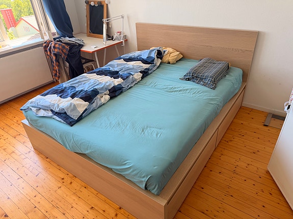 High-Quality Bed (180 cm) for Sale
