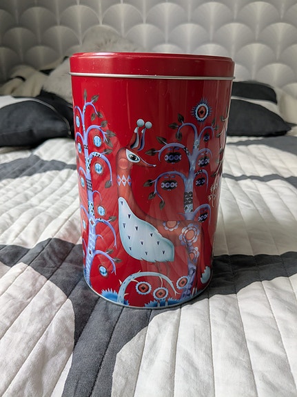 Iittala Taika peltipurkki punainen