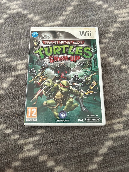 Nintendo Wii Teenage Mutant Ninja Turtles Smash-Up peli