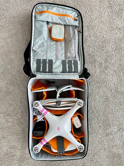 DJI Phantom 2 + Lowepro Droneguard BP400
