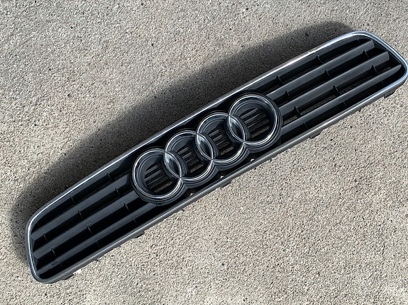 Audi A3 8 grilli/etusäleikkö