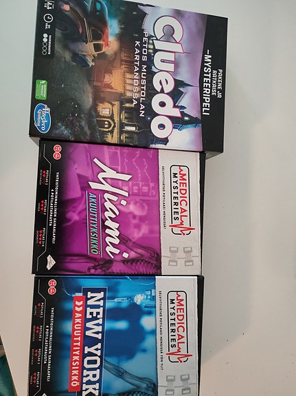Cluedo lautapeli + Medical Mysteries Miami ja New York sairaalapelit