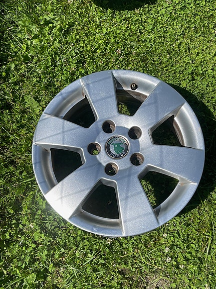 15 tuuman kevytmetallivanteita 4 kpl