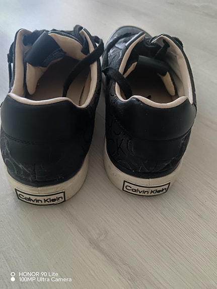 Myydään Calvin Klein naisten vapaa-ajan kengät