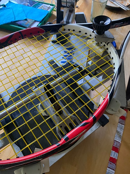 Tennismailojen jännitystä tampere