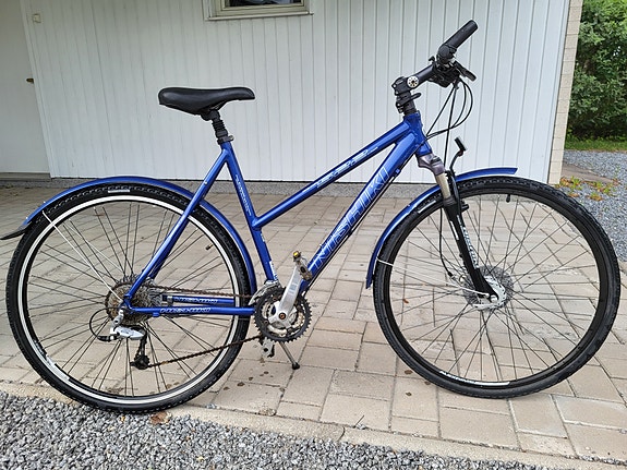 VARATTU 24-Vaihteinen 28" Nishiki Cross Allroads 522 Hybridipyörä