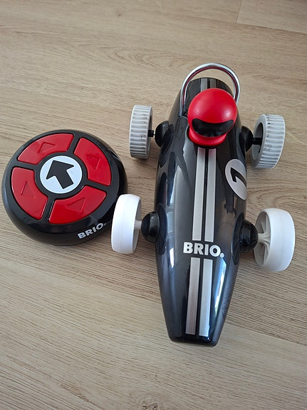 Brio kauko-ohjattava kilpa-auto musta
