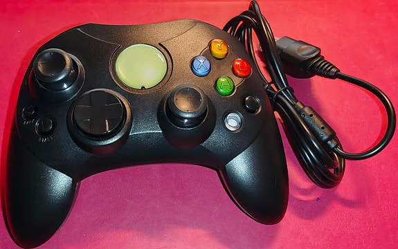 Xbox Classic S‑Type peliohjain alkuperäiseen XBOXiin