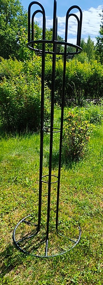Metallinen naulakko