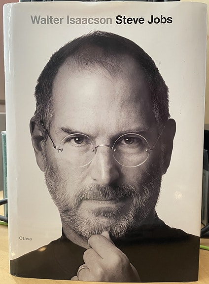 Steve Jobs -kirja kovakantinen