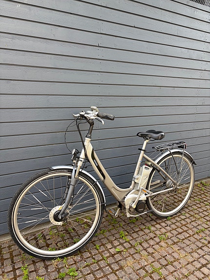 Helkama sähköpyörä 28" 50 cm unisex