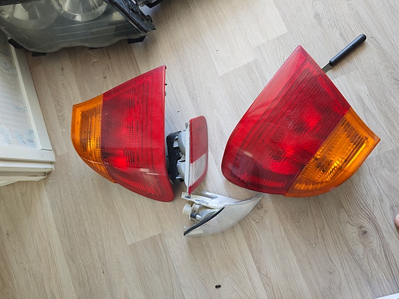 BMW E46 Sedan alkuperäisiä valoja – takavalot ja etuvilkku