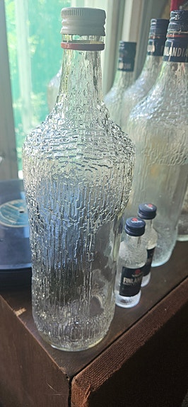 Tapio Wirkkala Finlandia vodkapulloja koristekäyttöön