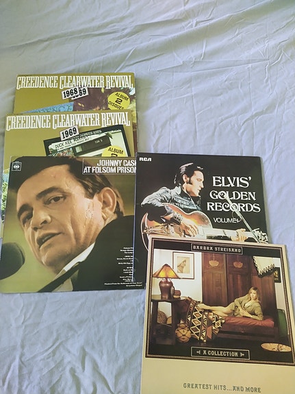 CCR, Johnny Cash, Elvis ym. LP-levyjä