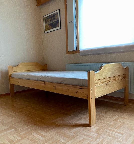Sänky mäntyä 90 x 200 cm