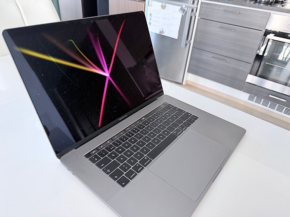 Apple MacBook Pro 15" kannettava tietokone harmaa
