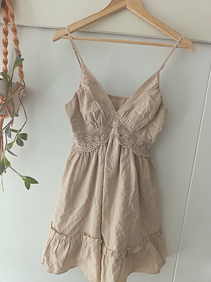 Beige mekko