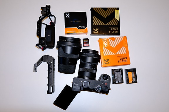Täydellinen Sony A6700 paketti