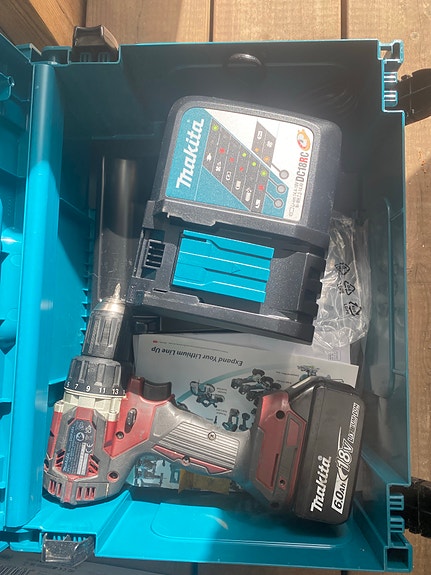 Makita DDF484 18V porakone, 6ah 18V akku, laturi ja Makpac-laukku